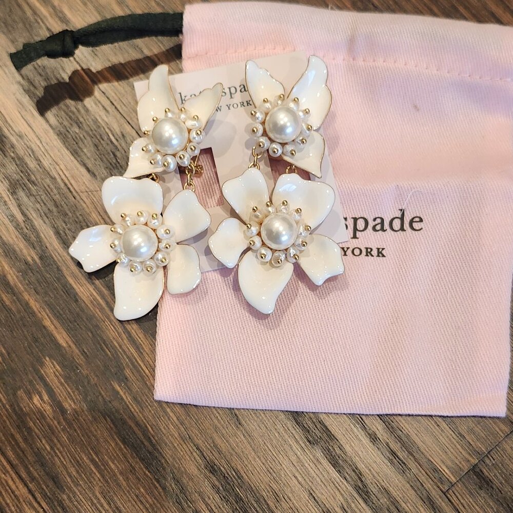 New Kate Spade white Flora statement earrings